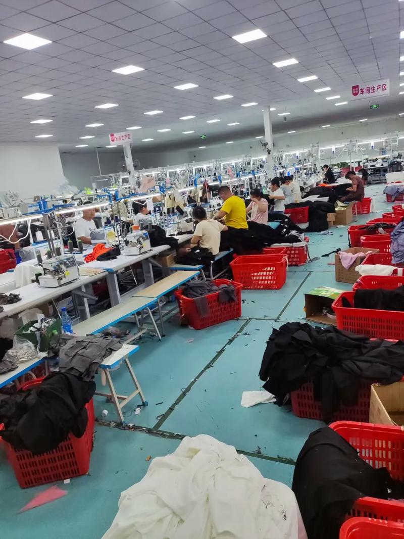 仙桃泓萬服飾 自產自銷工廠優勢，爆款棉衣返單熱銷