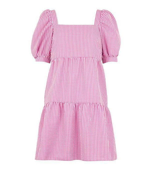 粉色長裙席卷愛爾蘭時尚圈，超低價策略俘獲萬千集美心