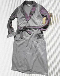 福州榮登貿易 專注服裝服飾零售與批發(fā)，提供優(yōu)質搖粒絨睡袍及全品類服飾服務